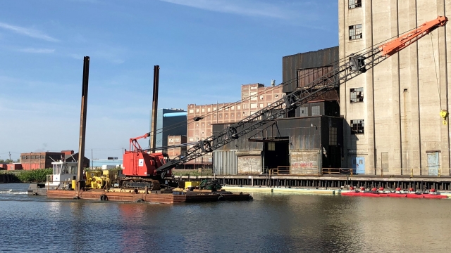 33'x79'x5' Crane Barge